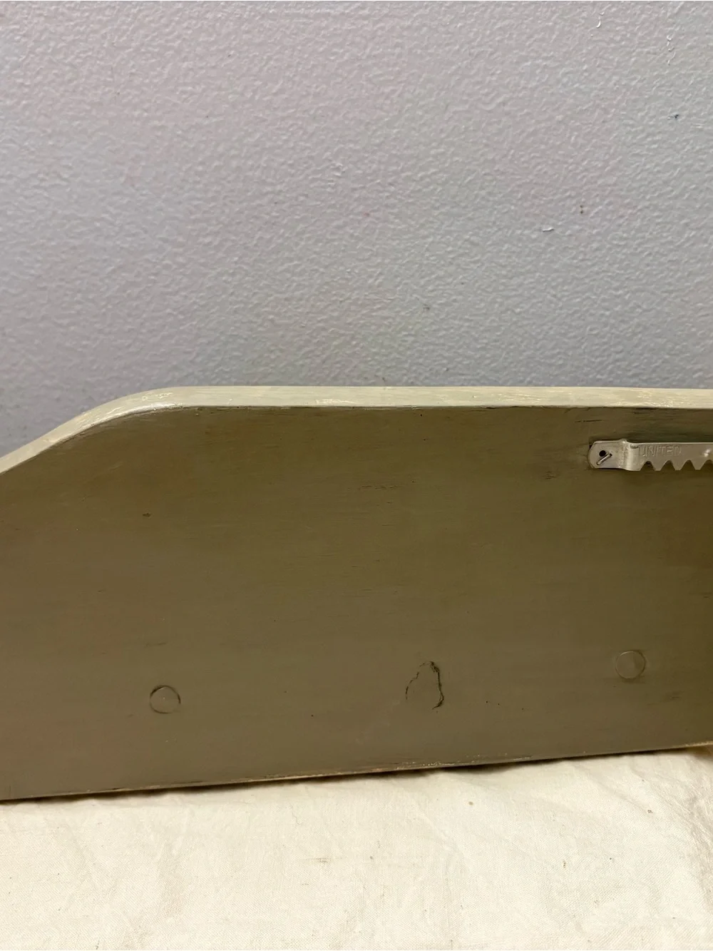 Decorative Wooden Wall Hook Rack in Oatmeal Gray with Scenic Details